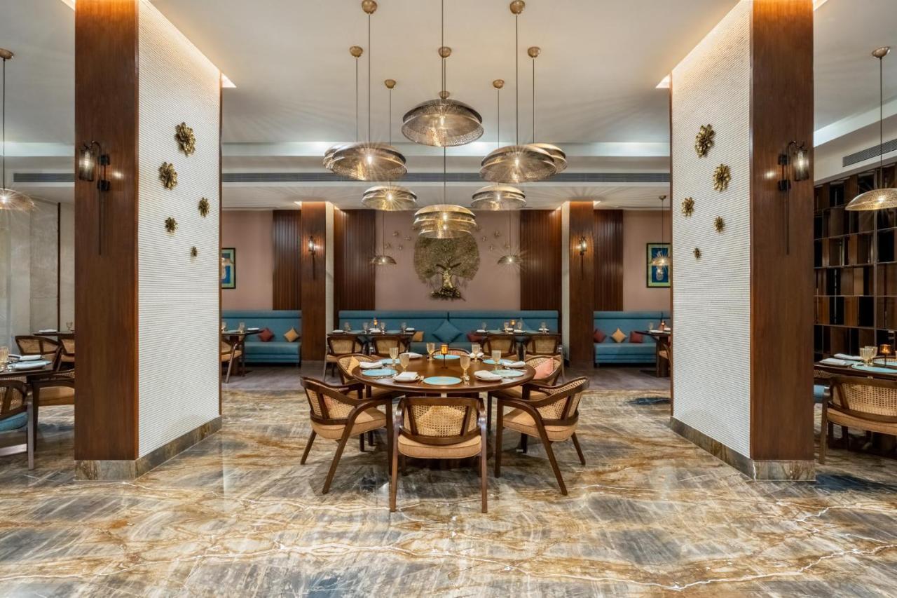 Vivanta Ahmedabad Sg Highway Exterior foto